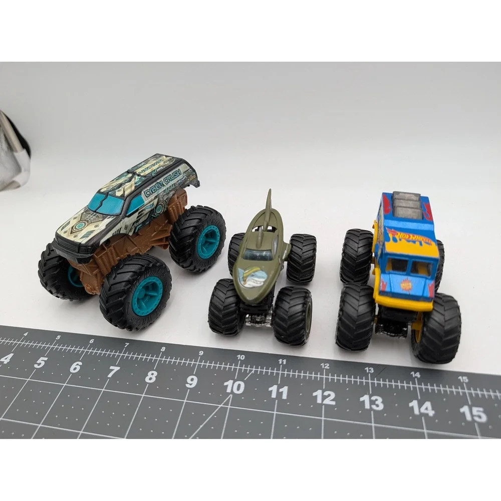 Mattel Hot Wheels Monster Truck Lot Cyber Crush Shark Wreak Portions